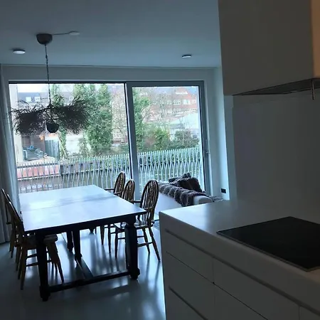 Central Located On The Waterfront Apartment *